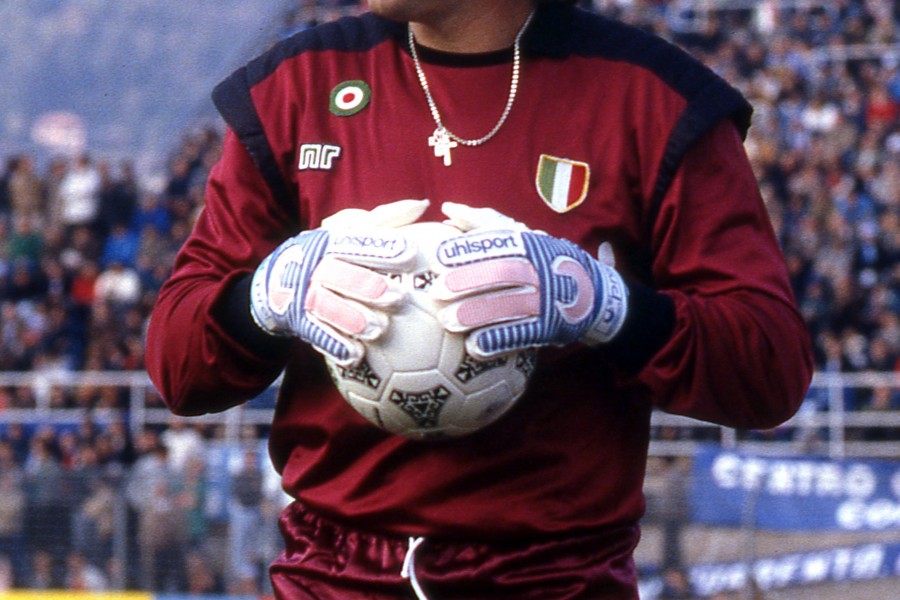 Claudio Garella con la maglia del Napoli nel 1987