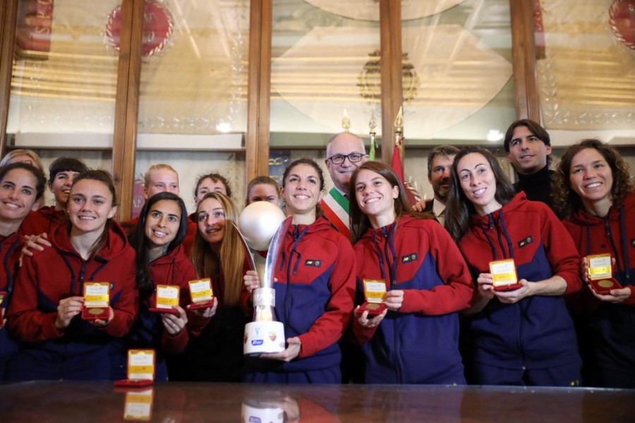 Gualtieri insieme alla Roma Femminile