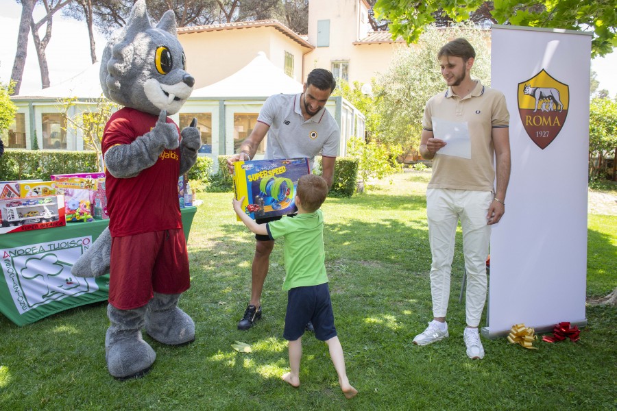 Rui Patricio durante una delle tante iniziative per i bambini del club giallorosso