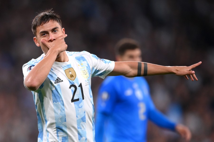 Dybala esulta per il gol segnato all'Italia a Wembley