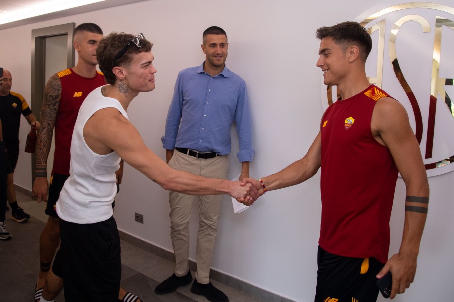 Blanco con Dybala durante la sua visita a Trigoria (As Roma via Getty Images)