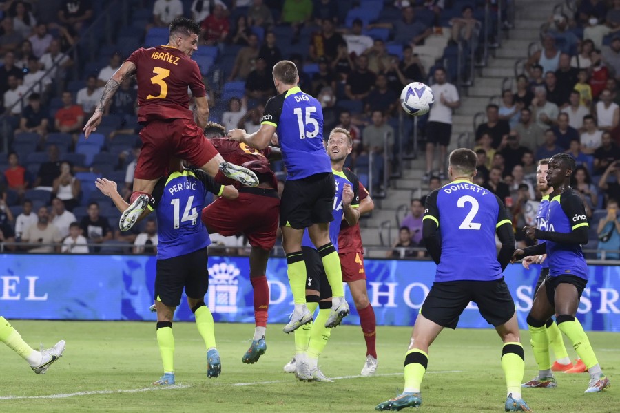 Il gol di Ibañez contro il Tottenham 