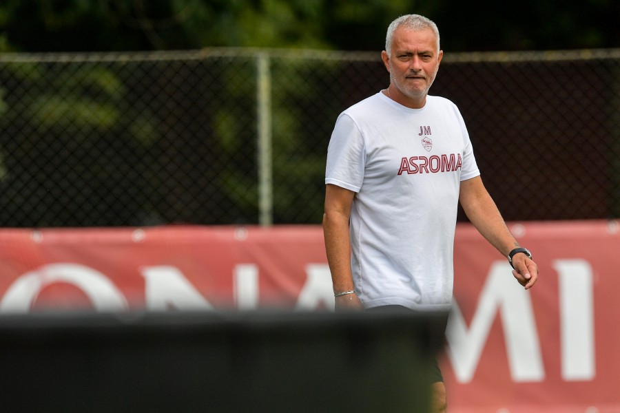 José Mourinho durante una sessione di allenamento 