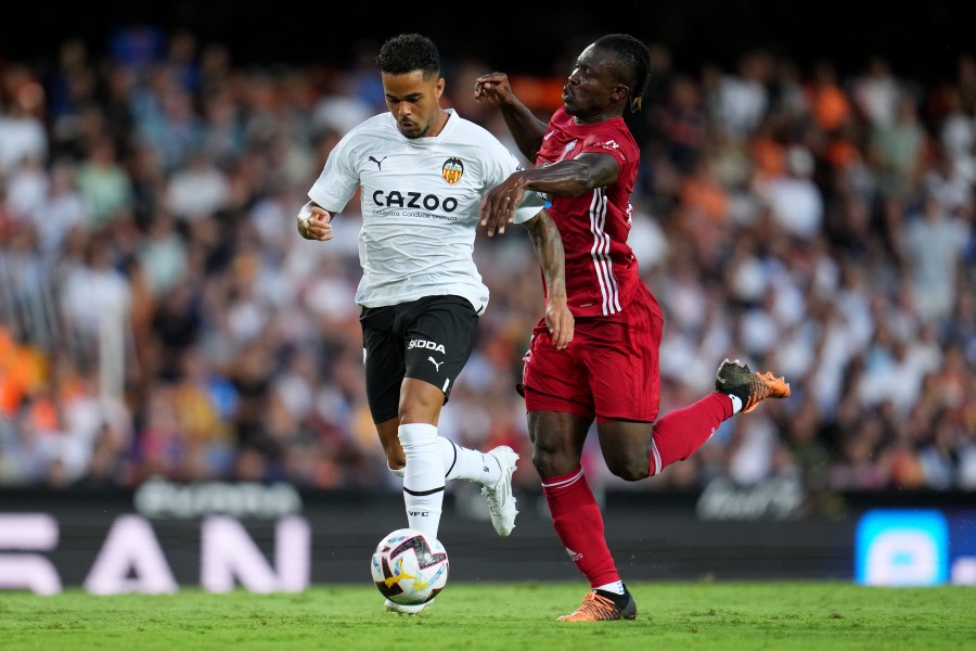 Justin Kluivert in azione col Valencia