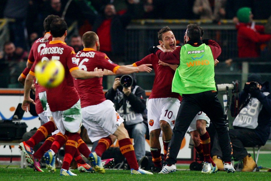 L'esultanza di Totti dopo il gran gol alla Juventus nel 2013
