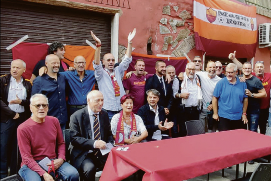 Un momento della manifestazione in memoria di Nils Liedholm che si è tenuto alla Garbatella, in occasione del centesimo anniversario della nascita del Barone