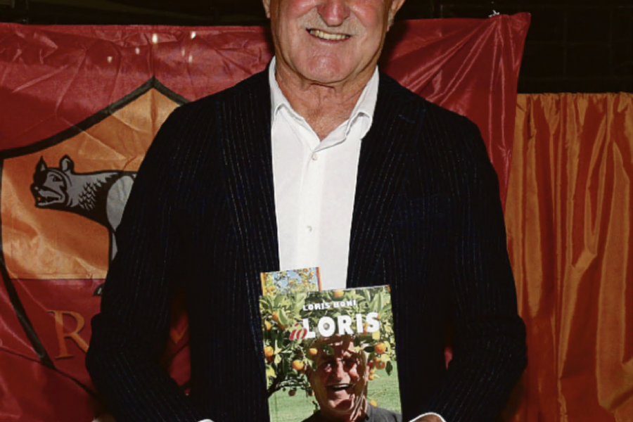 Loris Boni con il suo libro