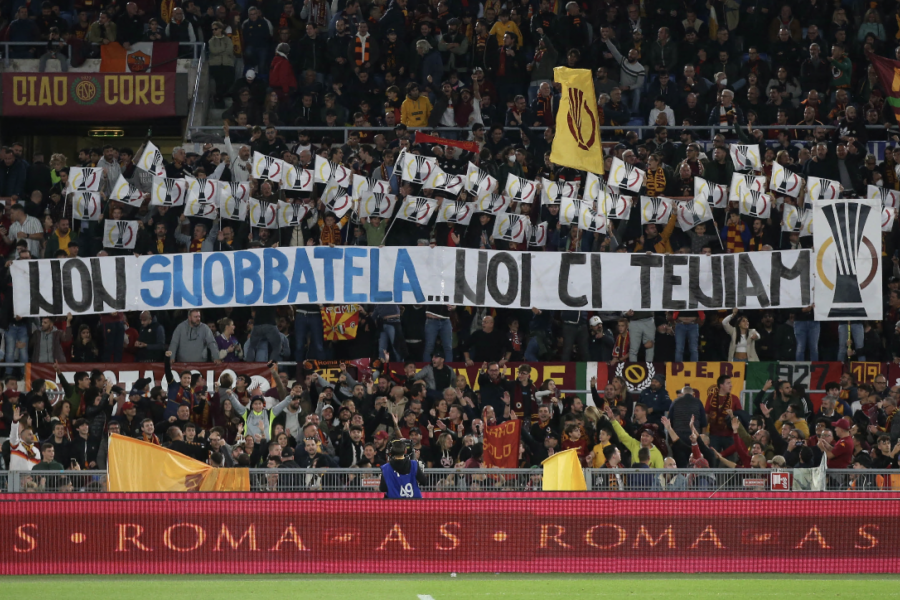 La coreografia della Tevere durante il derby