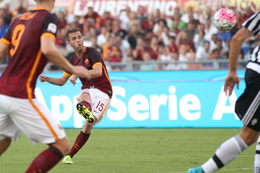 Pjanic durante una partita della Roma 