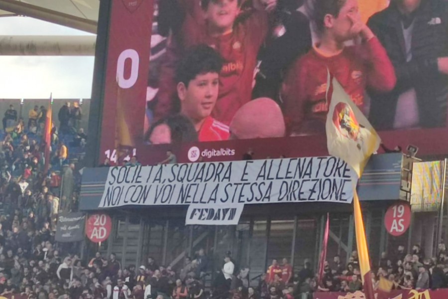 Lo striscione in Curva Sud