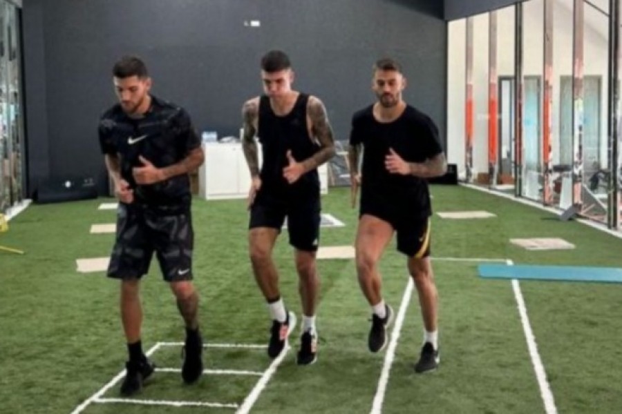 Spinazzola, Mancini  e Pellegrini si allenano insieme in una palestra  di Dubai