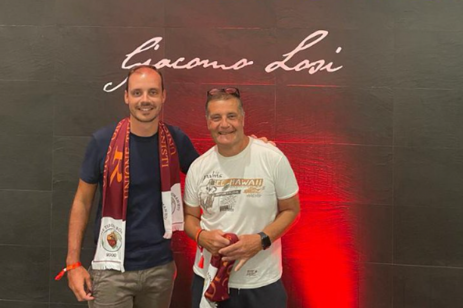 Il nipote e il figlio di Giacomo Losi all'Olimpico (Foto: Twitter @AsRomaOfficial)