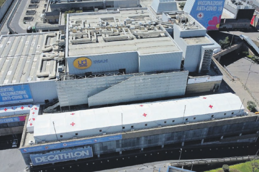 Una vista dall'alto del centro commerciale Porta di Roma