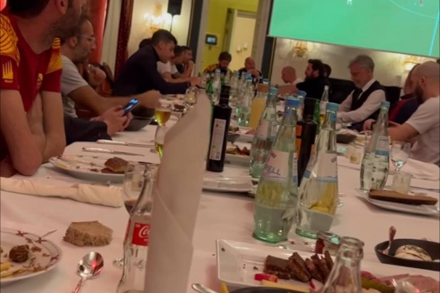 La cena della Roma dopo il pari a Leverkusen