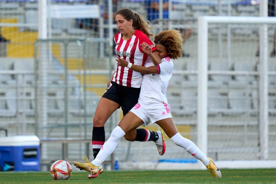 Oihane Valdezate durante una partita dell'Athletic di Bilbao