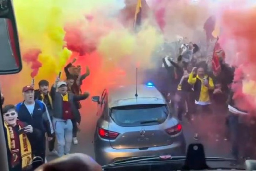 Foto scattata dal pullman della Roma prima della partita con il Leverkusen