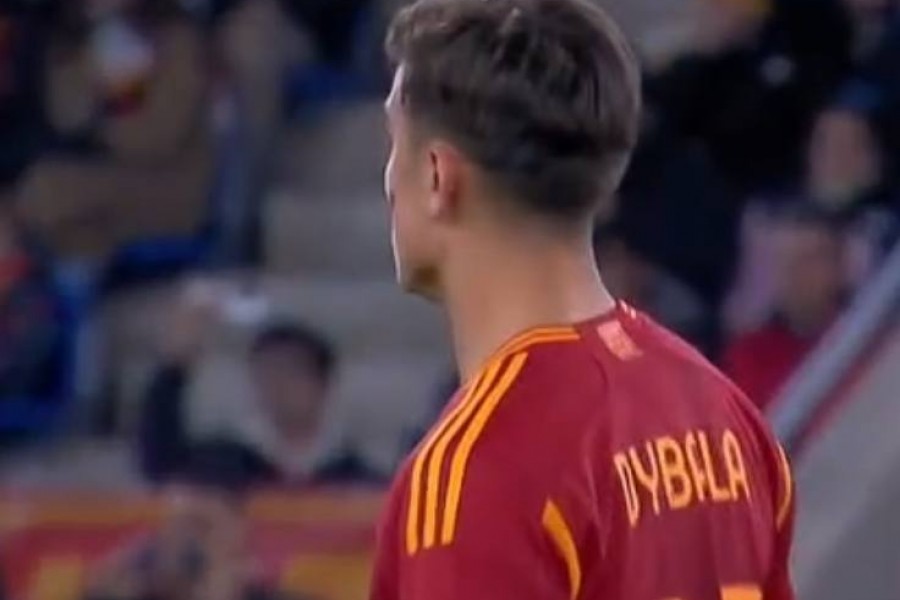 Paulo Dybala prima del gol di Mancini
