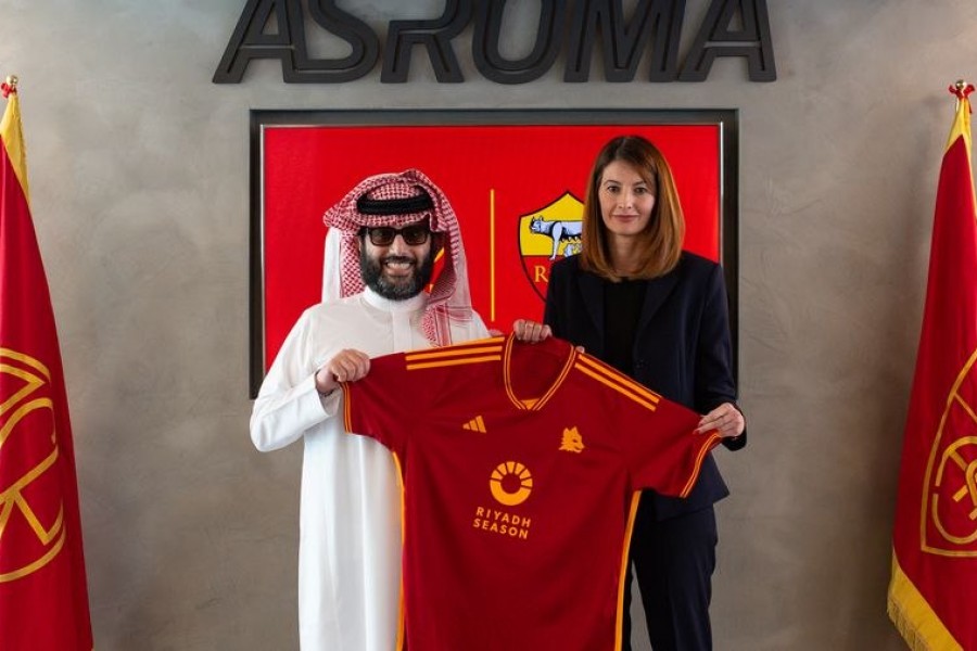 Lina Souloukou durante l'annuncio del nuovo main sponsor
