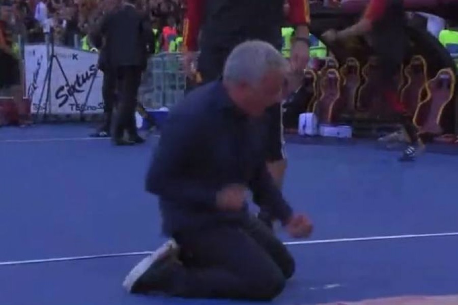 Mourinho esulta in Roma-Monza