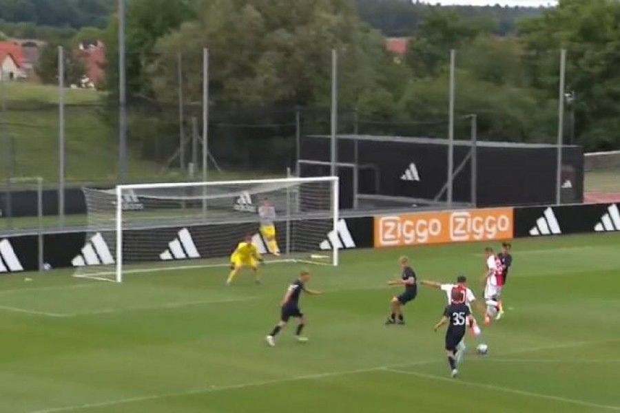 Il gol di Tahirovic (via Twitter: @AFCAjax)