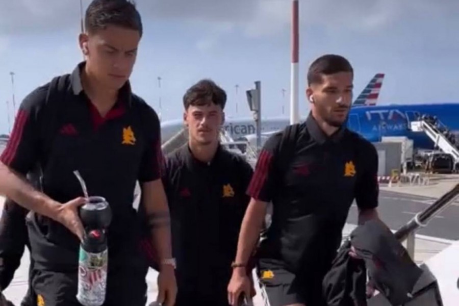 I giallorossi in partenza verso Tolosa (via Instagram: @officialasrroma)