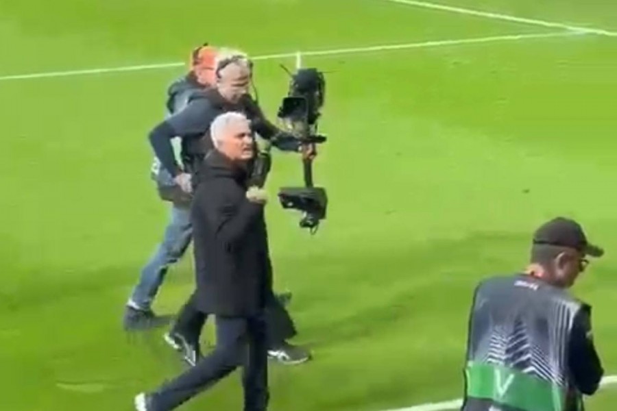 L'esultanza di Mourinho a fine partita (via Twitter: @berger_pj)