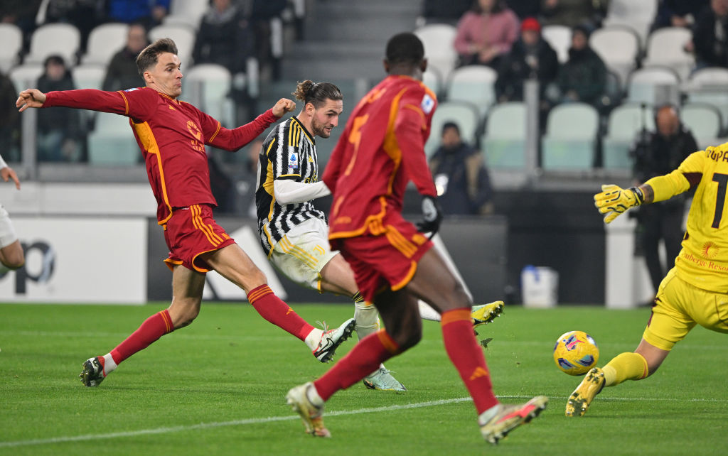 Rabiot mentre sigla il gol del vantaggio bianconero