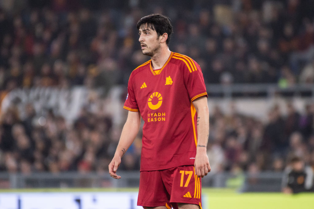 Azmoun in campo con la maglia della Roma