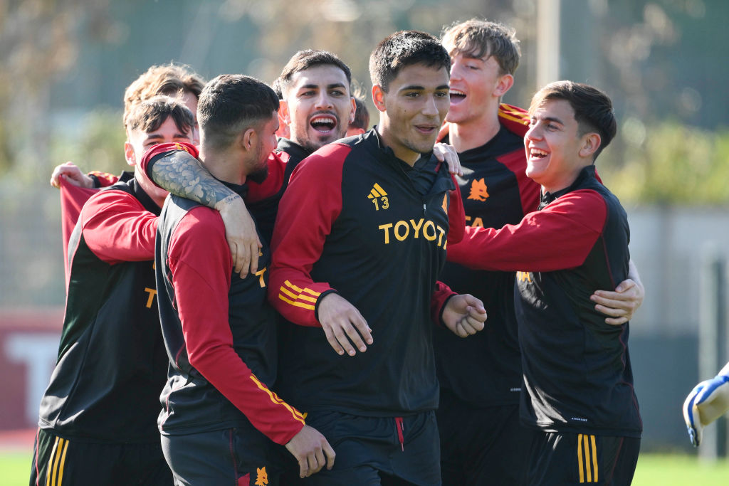 I giallorossi durante l'allenamento di ieri