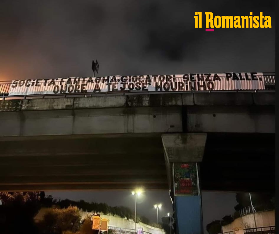 Lo striscione esposto dai tifosi