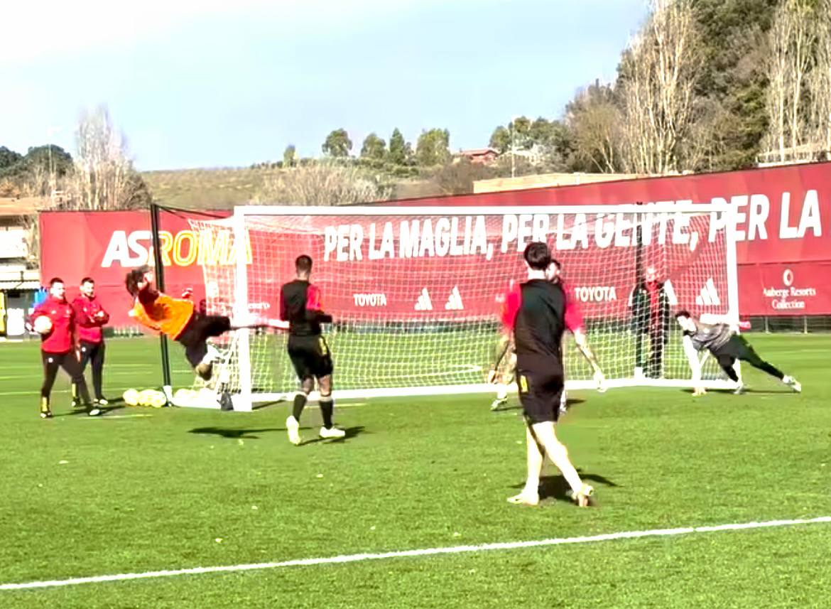 Il gol di Bove in allenamento