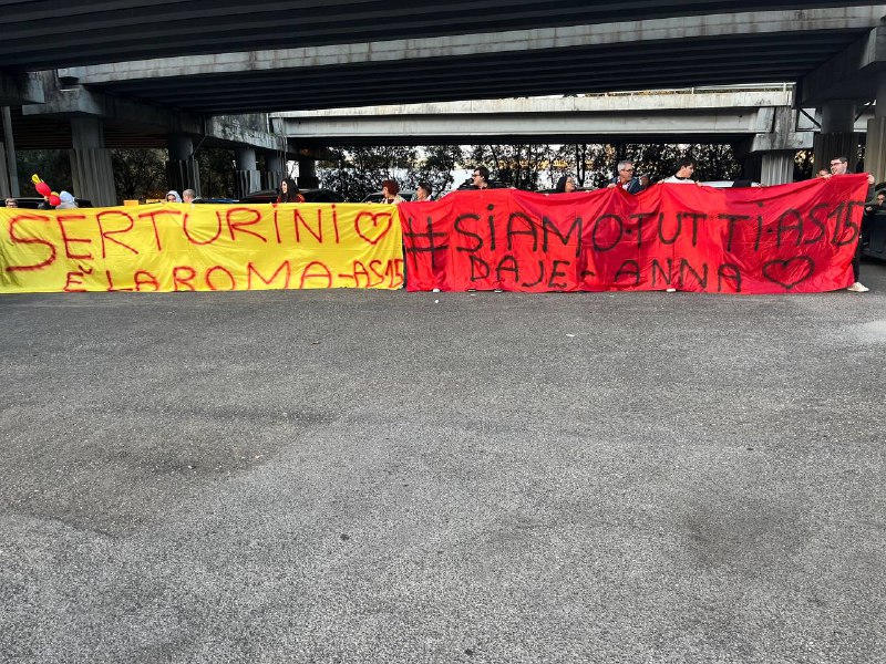 Lo striscione per Serturini