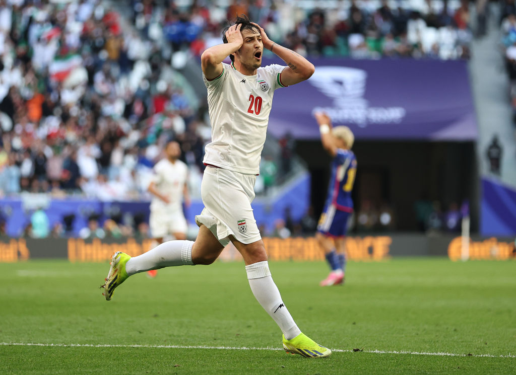 Azmoun in campo con l'Iran