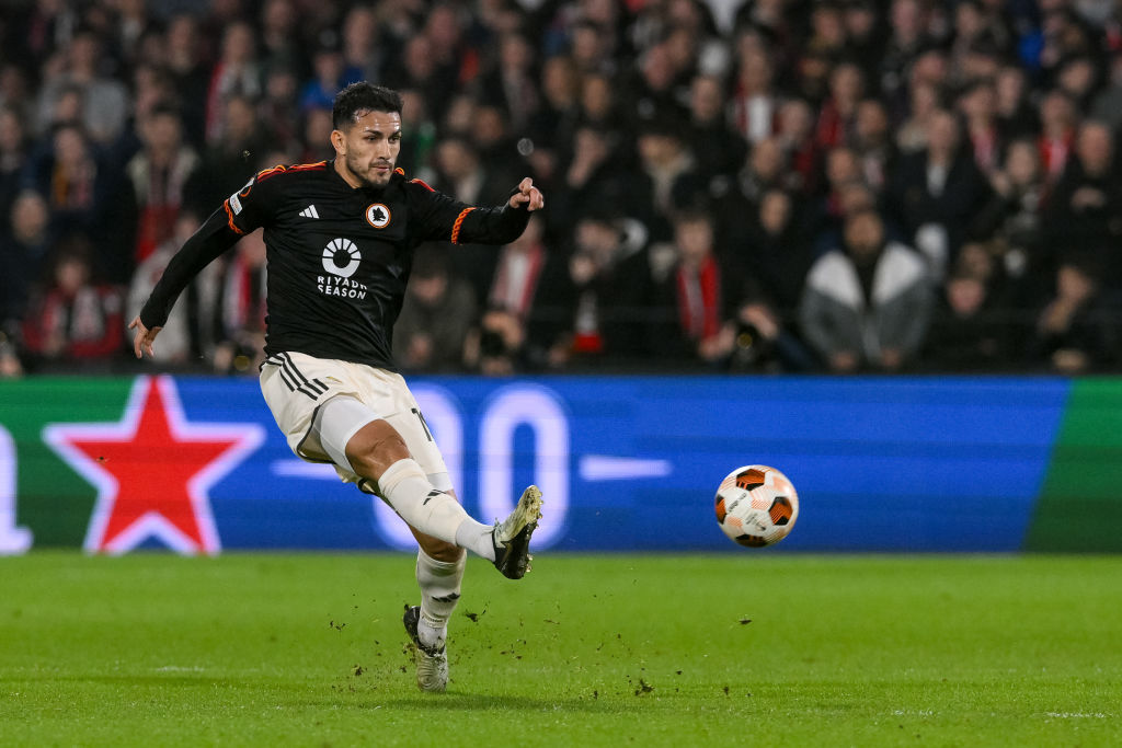 Leandro Paredes in azione contro il Feyenoord