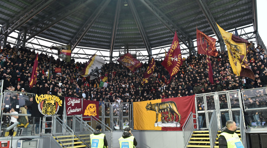 Il settore ospiti dei tifosi giallorossi a Frosinone