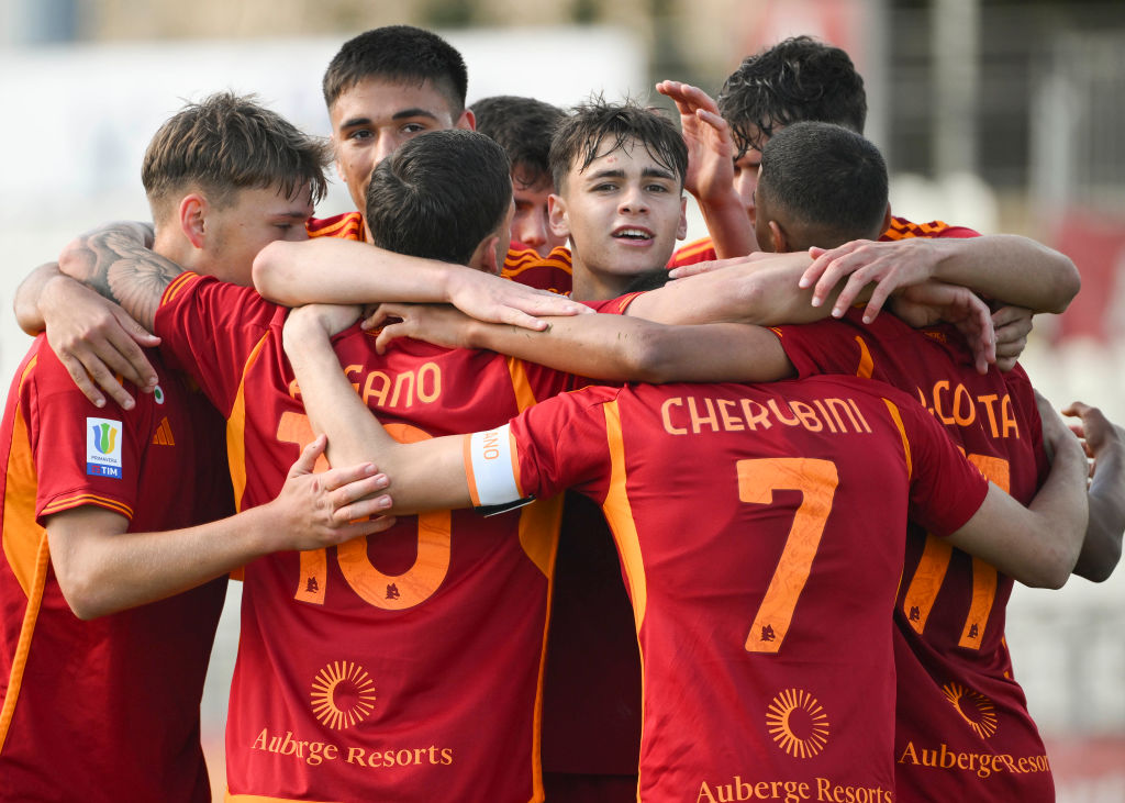 La Roma Primavera esulta dopo un gol 