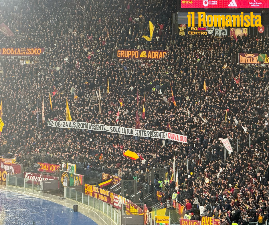 Lo striscione esposto all'Olimpico