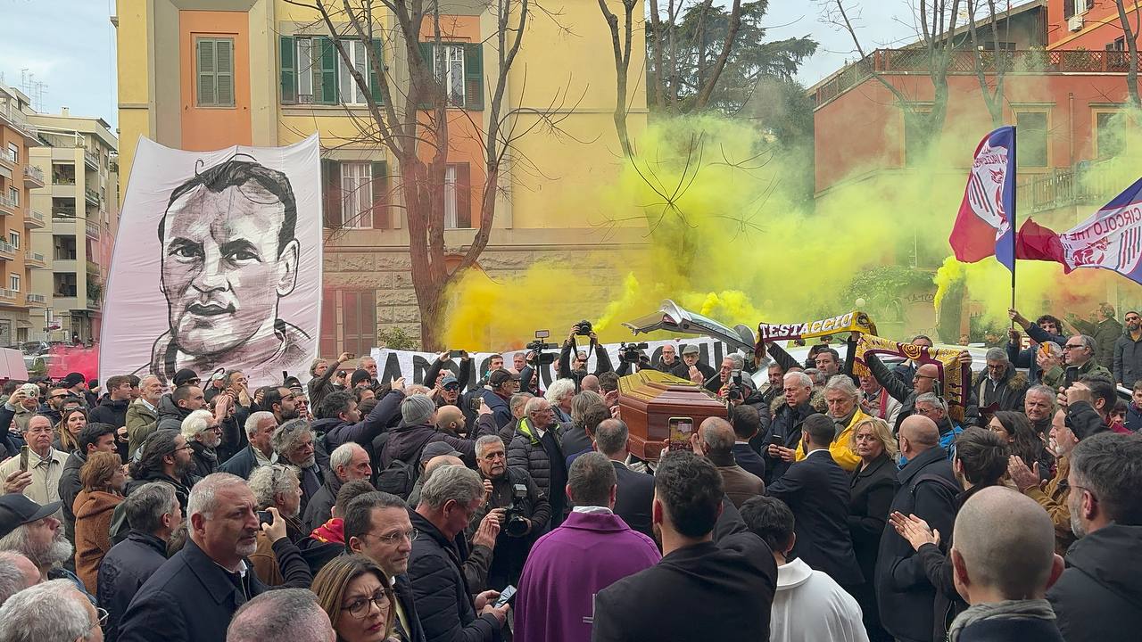 Tifosi ai funerali di Losi