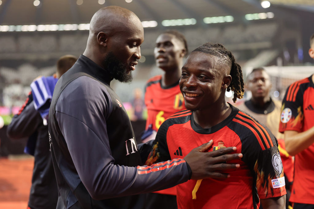 Romelu Lukaku e Jeremy Doku