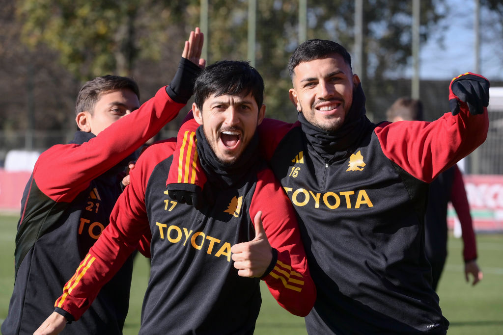 Azmoun, Paredes e Dybala in allenamento a Trigoria