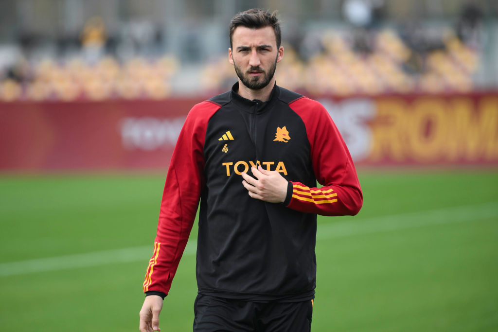 Bryan Cristante in allenamento a Trigoria