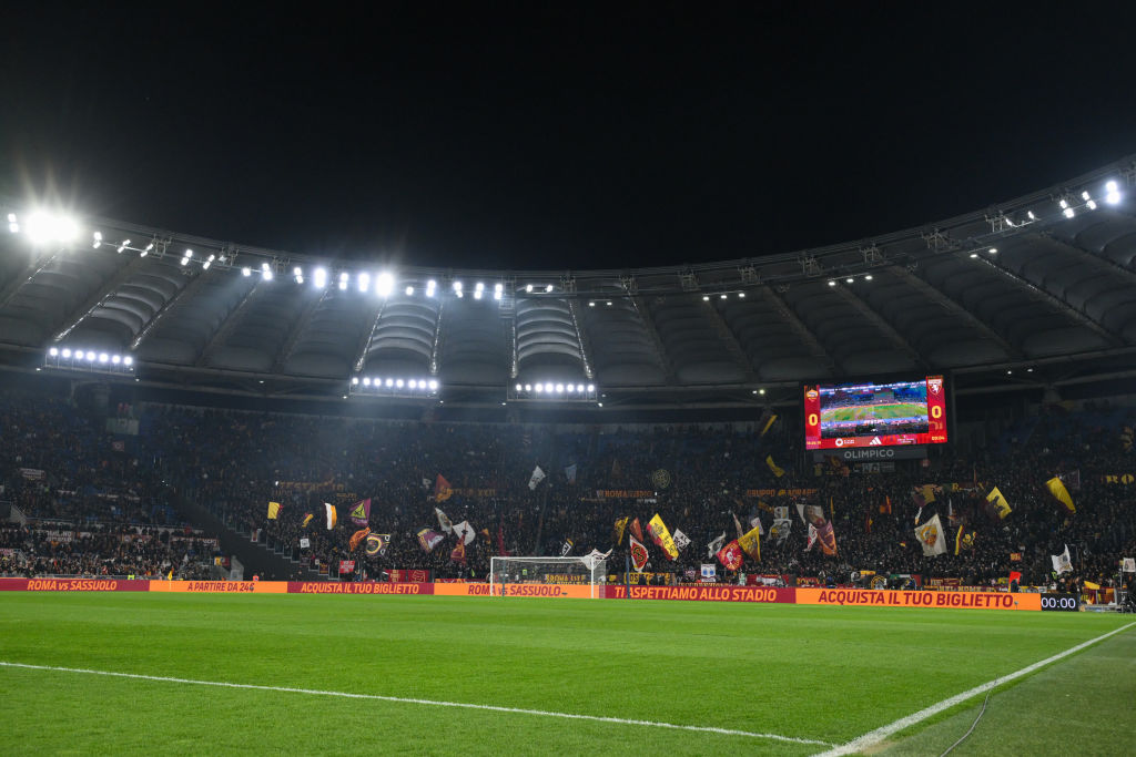 La Curva Sud vista da bordocampo