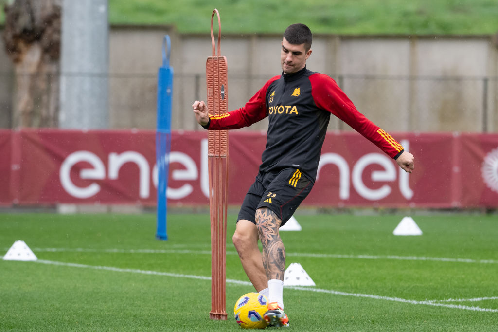 Gianluca Mancini durante la rifinitura