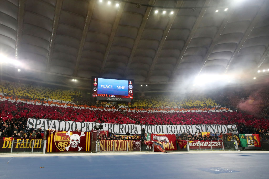 La scenografia della Curva Sud prima di Roma-Brighton