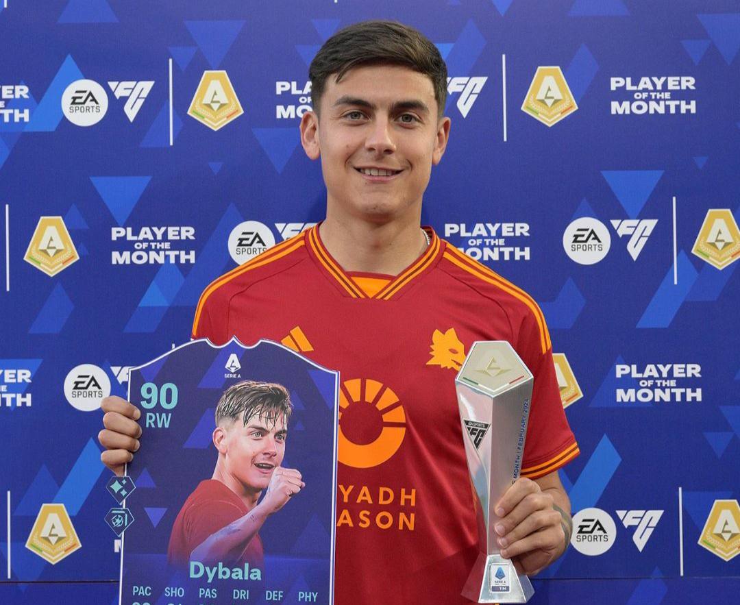 Dybala al momento della premiazione