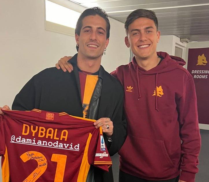 Damiano e Dybala con la maglia