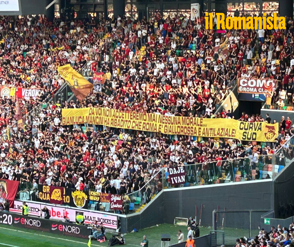 Lo striscione esposto durante Udinese-Roma