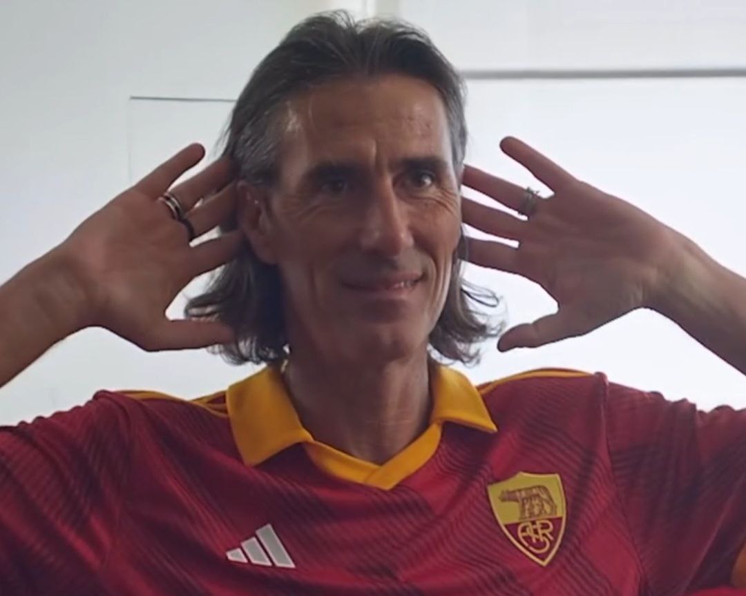 Delvecchio durante lo spot della quarta maglia