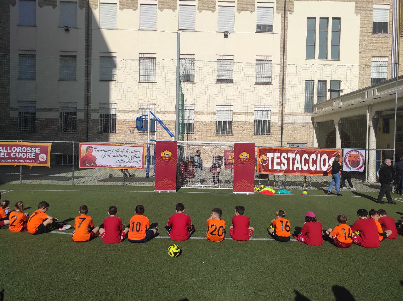 I bambini in campo all'oratorio Don Bosco