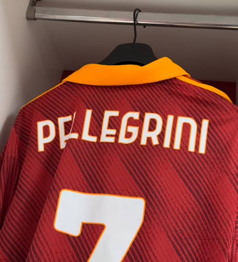 La maglia che indosserà Pellegrini nel derby